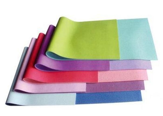 น้ำหนักเบา NBR เสื่อโยคะ / เสื่อออกกำลังกายโยคะ 1730 X 610mm X 5 มม. สำหรับโรงยิมคลับ